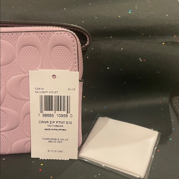 Coach Women's Light violet patent leather Wristlet with Heart charm. NWT - Picture 3 of 6